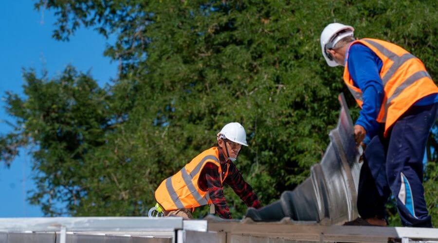 Professional gutter cleaning in San Luis, AZ